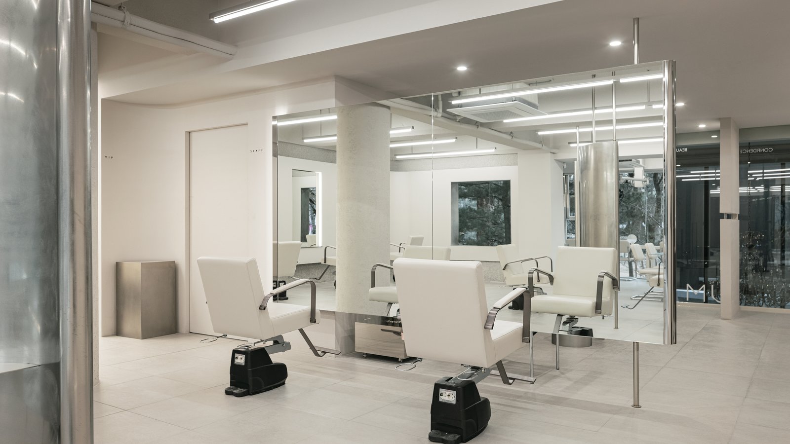Main styling floor of HAUM Apgujeong, a hair and makeup studio in Sinsa-dong, Seoul